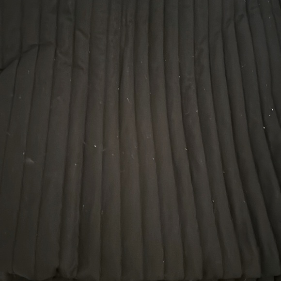 UGG Devon Quilt Set. Channel stitch quilting pattern. Charcoal. Queen - Picture 7 of 7